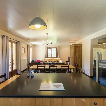 Luxury With Pool On The Edge Of Vila *